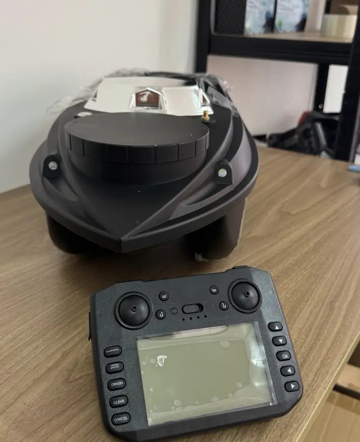 Лодка за захранка Flytec V030 GPS 180 точки 800 м обхват и батерия 20 000 mAh