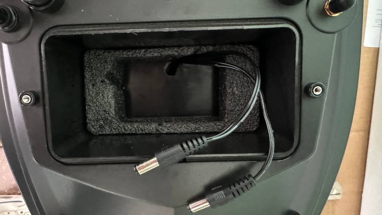 Лодка за захранка D050 – 500 м обхват, 2 кг капацитет, LED осветление