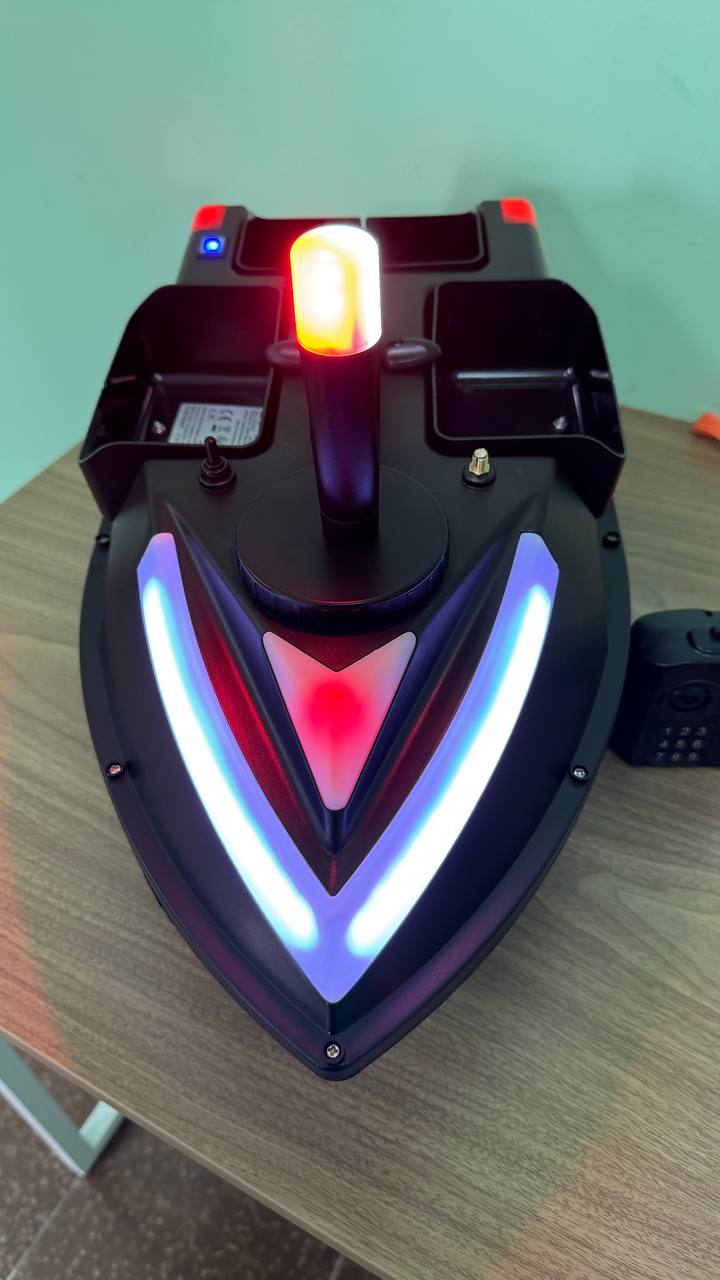 Лодка за захранка ZV06  GPS 100 точки  3 изхвърлящи коша